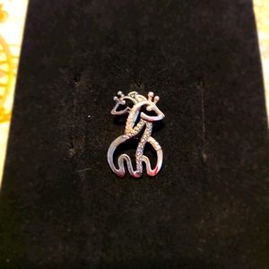 Hugging giraffe pendent